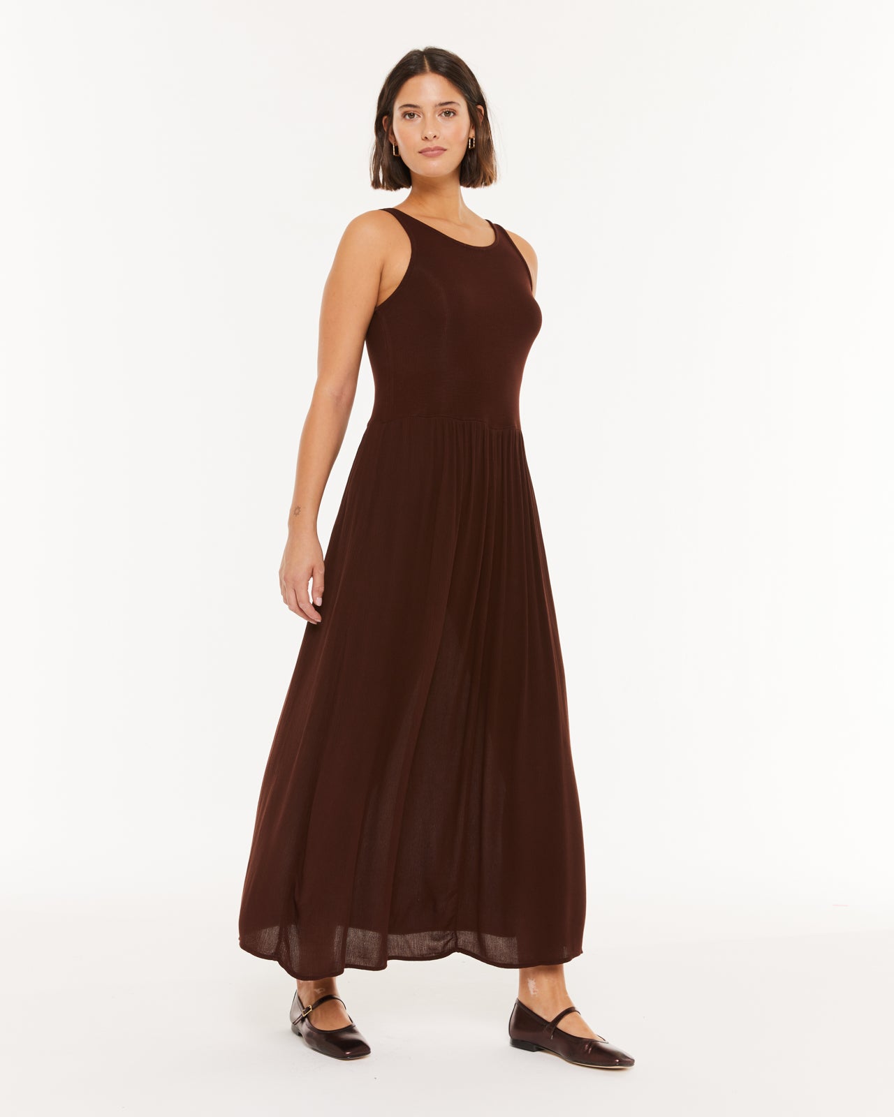 Vestido largo combinado con tejido de punto y plana