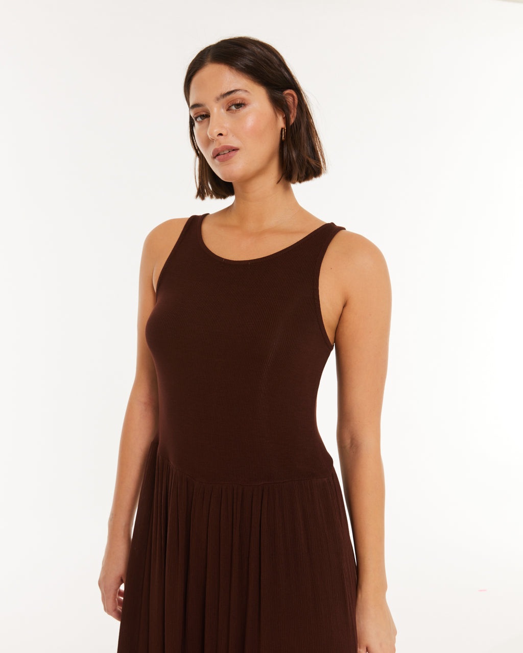 Vestido largo combinado con tejido de punto y plana