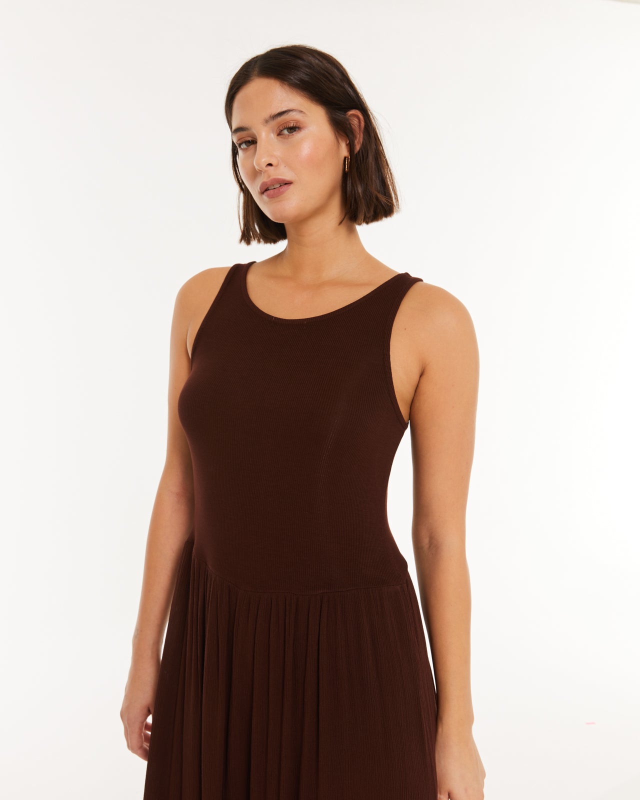 Vestido largo combinado con tejido de punto y plana