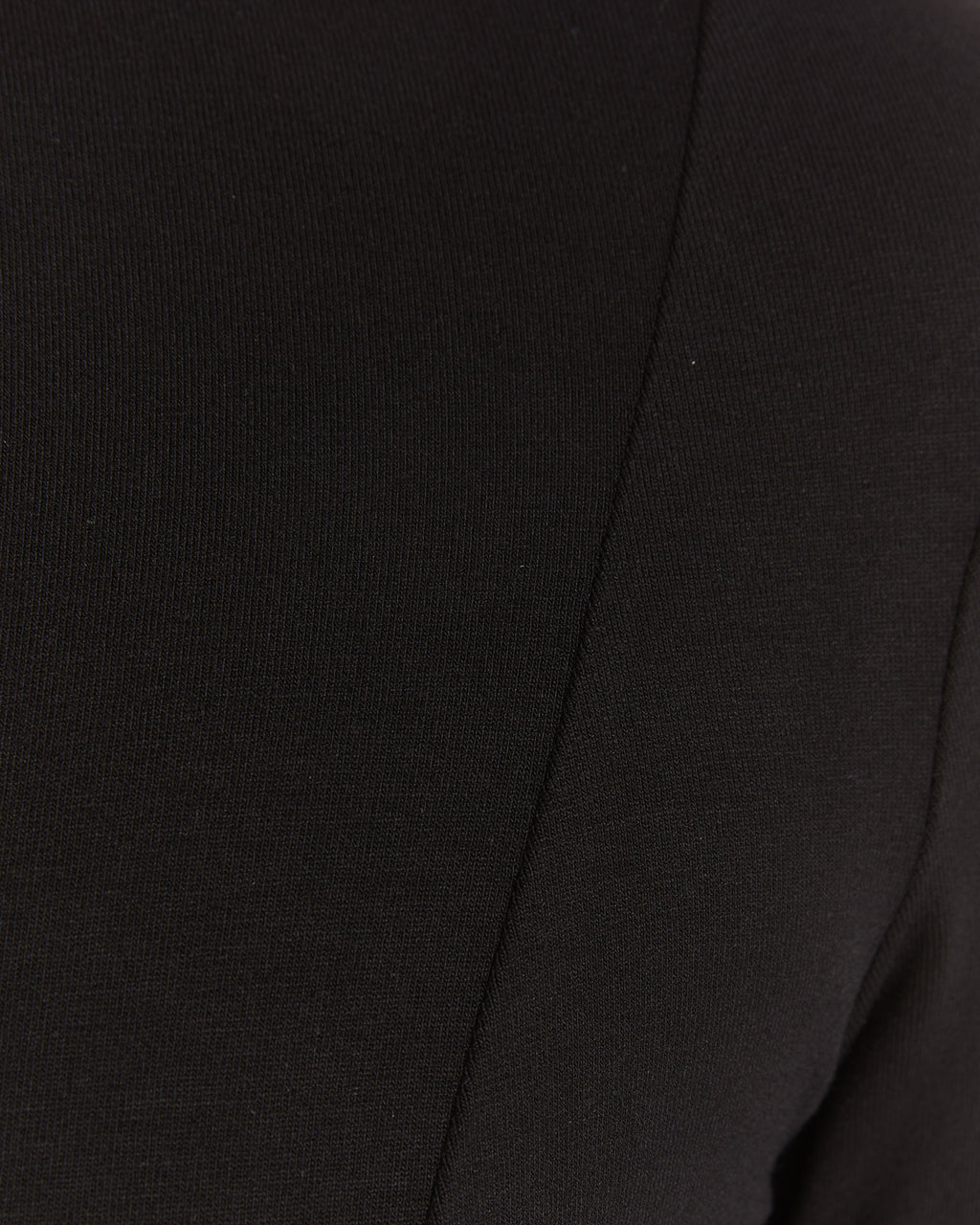 Vestido corto con costadillos y abertura en el bajo