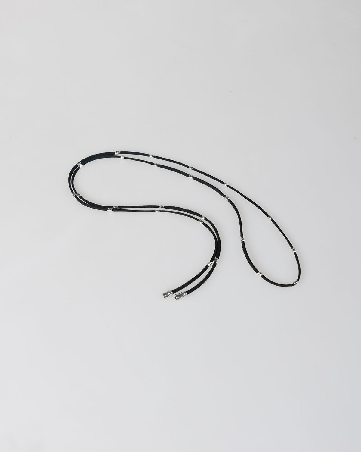Collar de cordón con abalorios