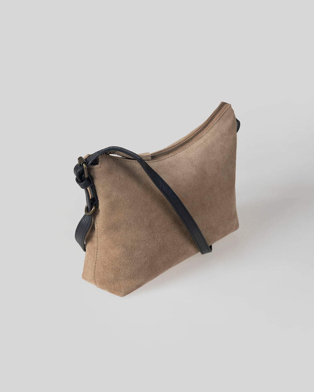 Bolso mediano con asas a contraste
