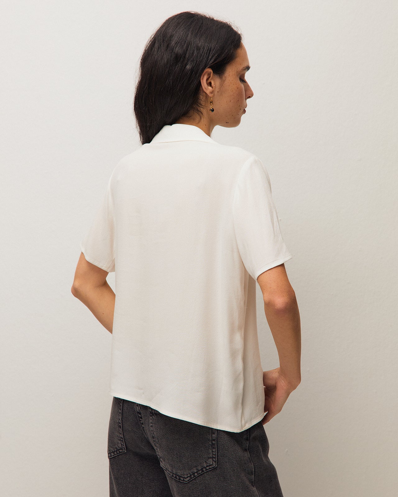 Short-sleeved shirt with a round, collared neckline