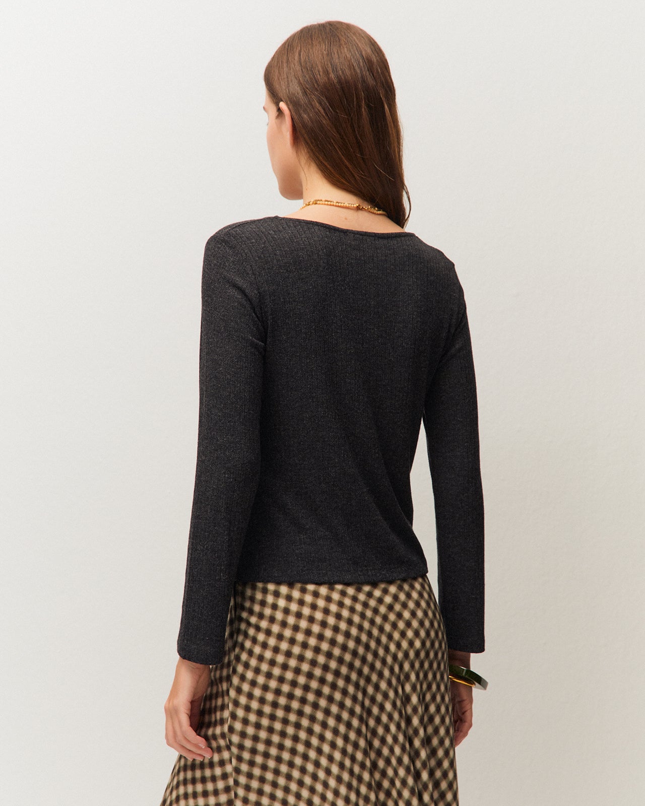 Camiseta de canalé con frunce en escote