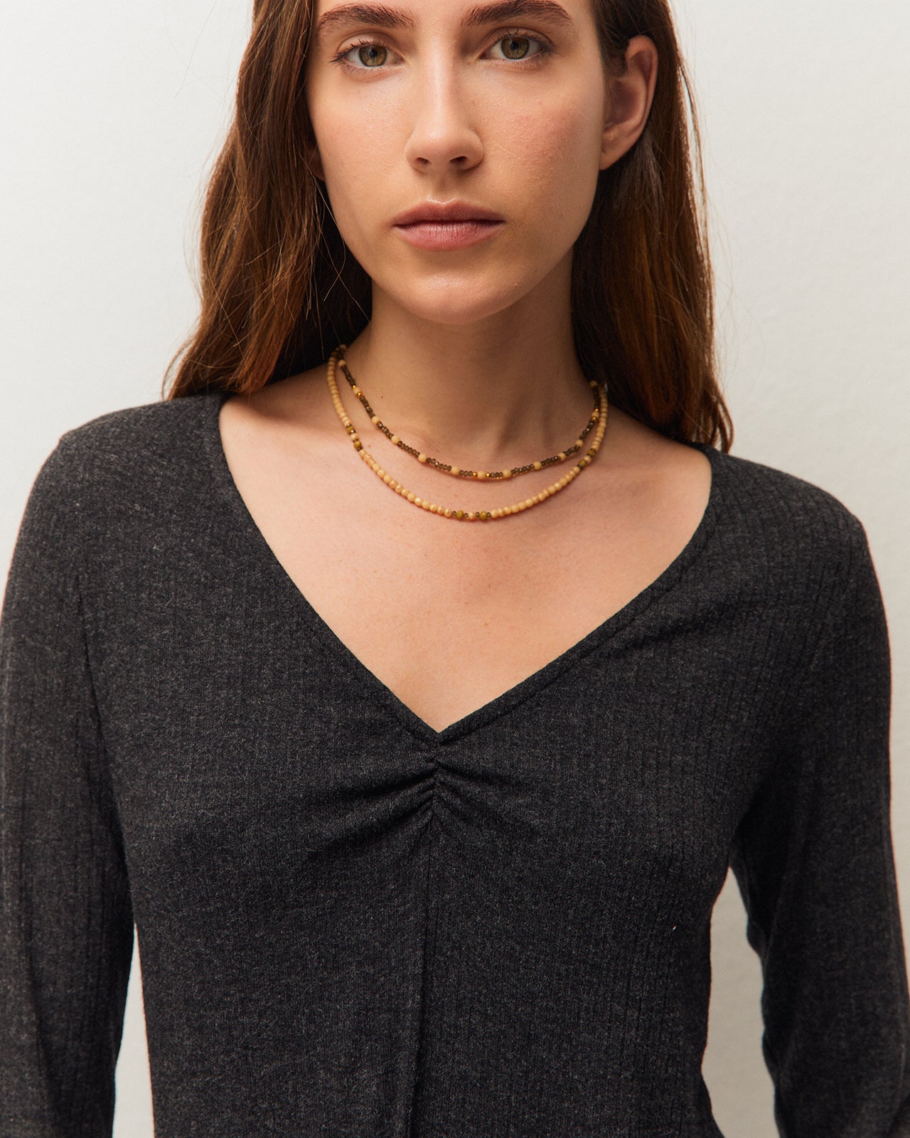 Camiseta de canalé con frunce en escote