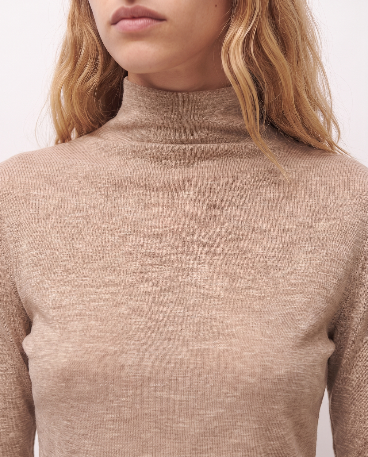 Camiseta  cuello perkins con detalle en el cruce
