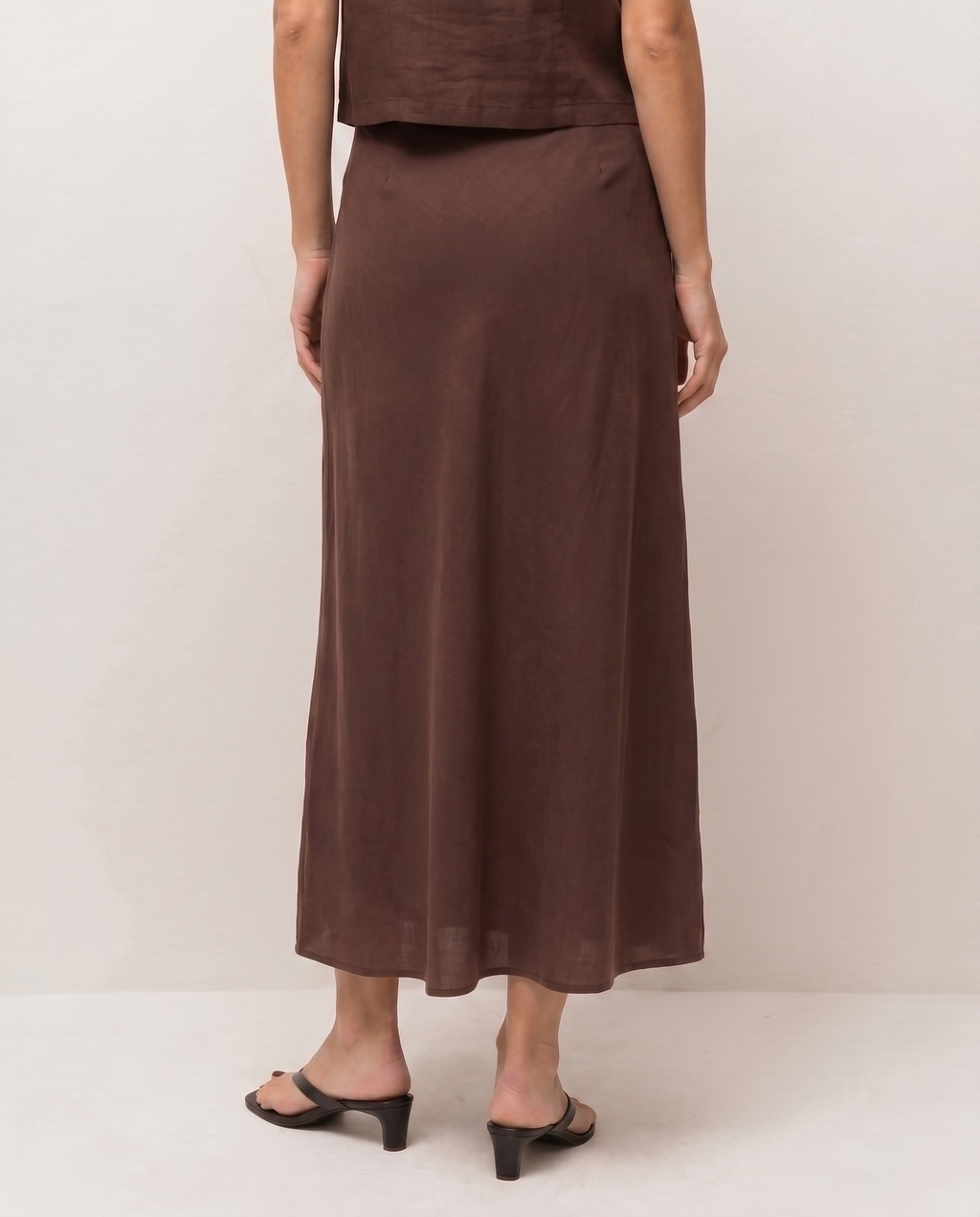 Long skirt with zipper