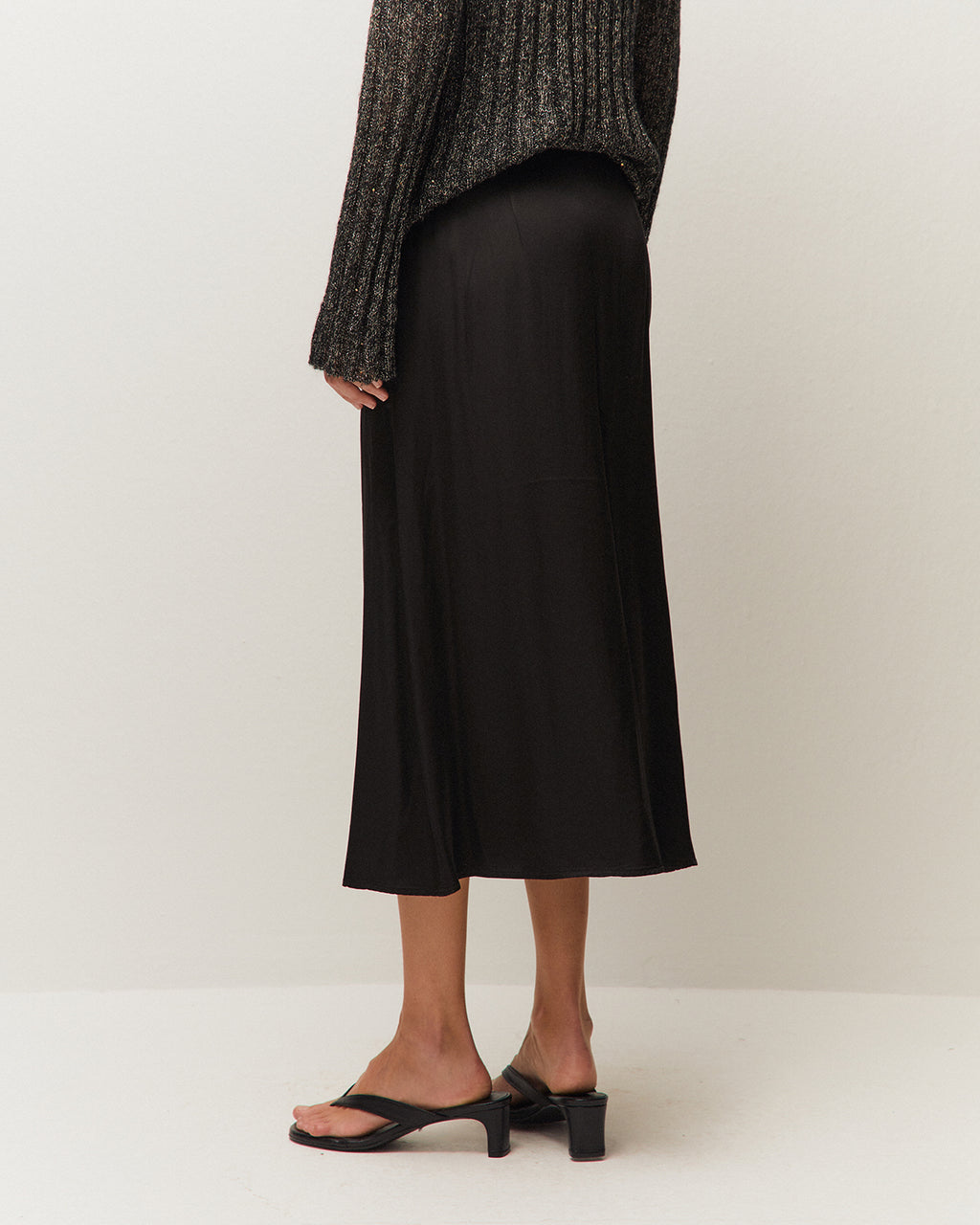 Falda midi efecto desgastado con cremallera lateral