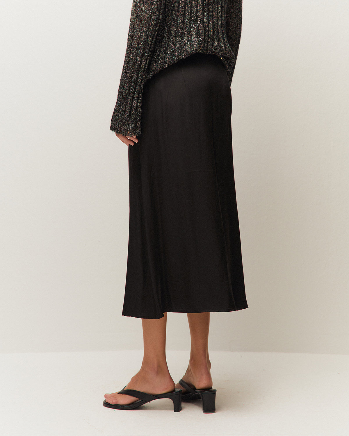 Falda midi efecto desgastado con cremallera lateral