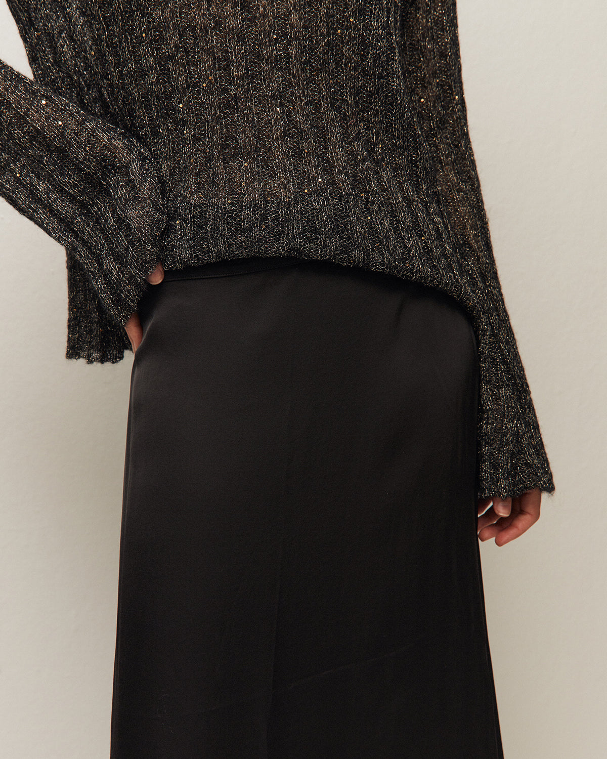 Falda midi efecto desgastado con cremallera lateral