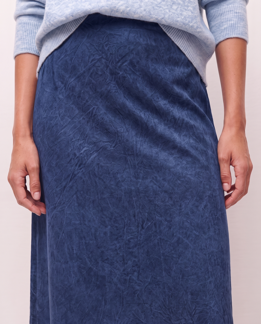 Falda midi efecto desgastado con cremallera lateral