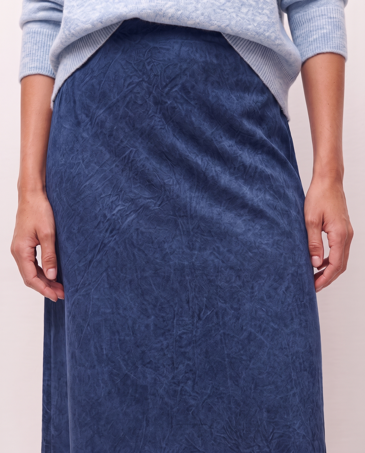 Falda midi efecto desgastado con cremallera lateral