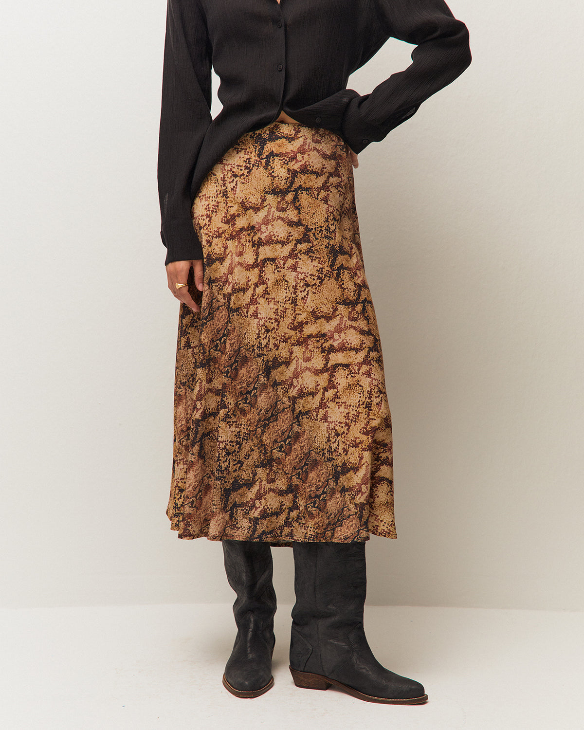 Falda con un estampado de serpiente