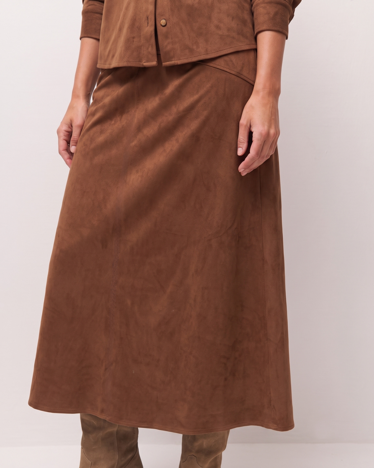Falda midi antelina