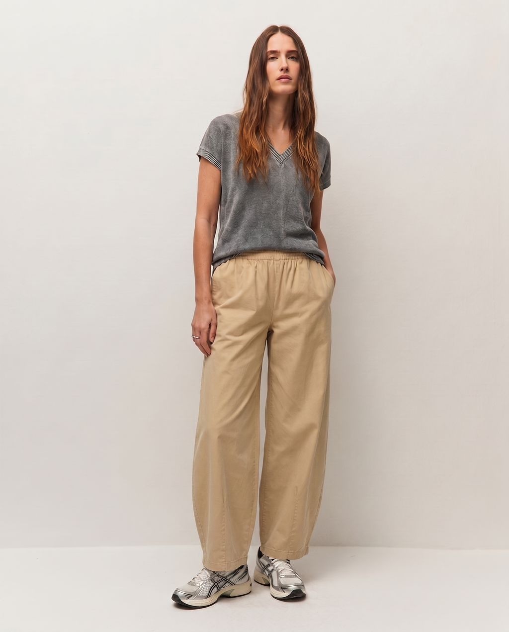 Pantalon barrel avec taille élastiquée.
