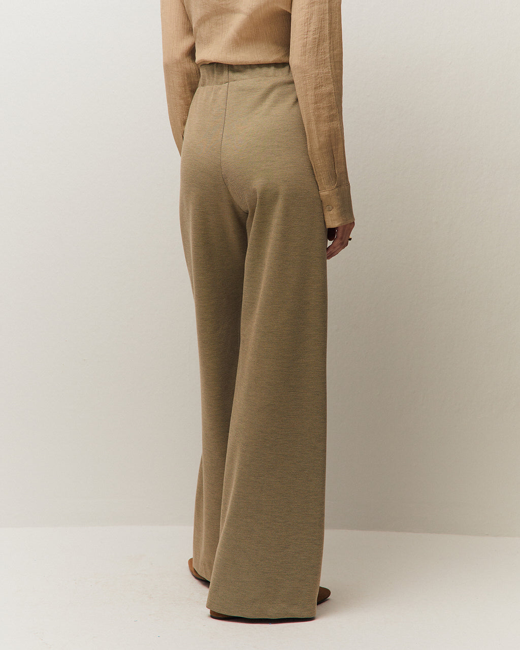 Pantalón raya diagonal con goma