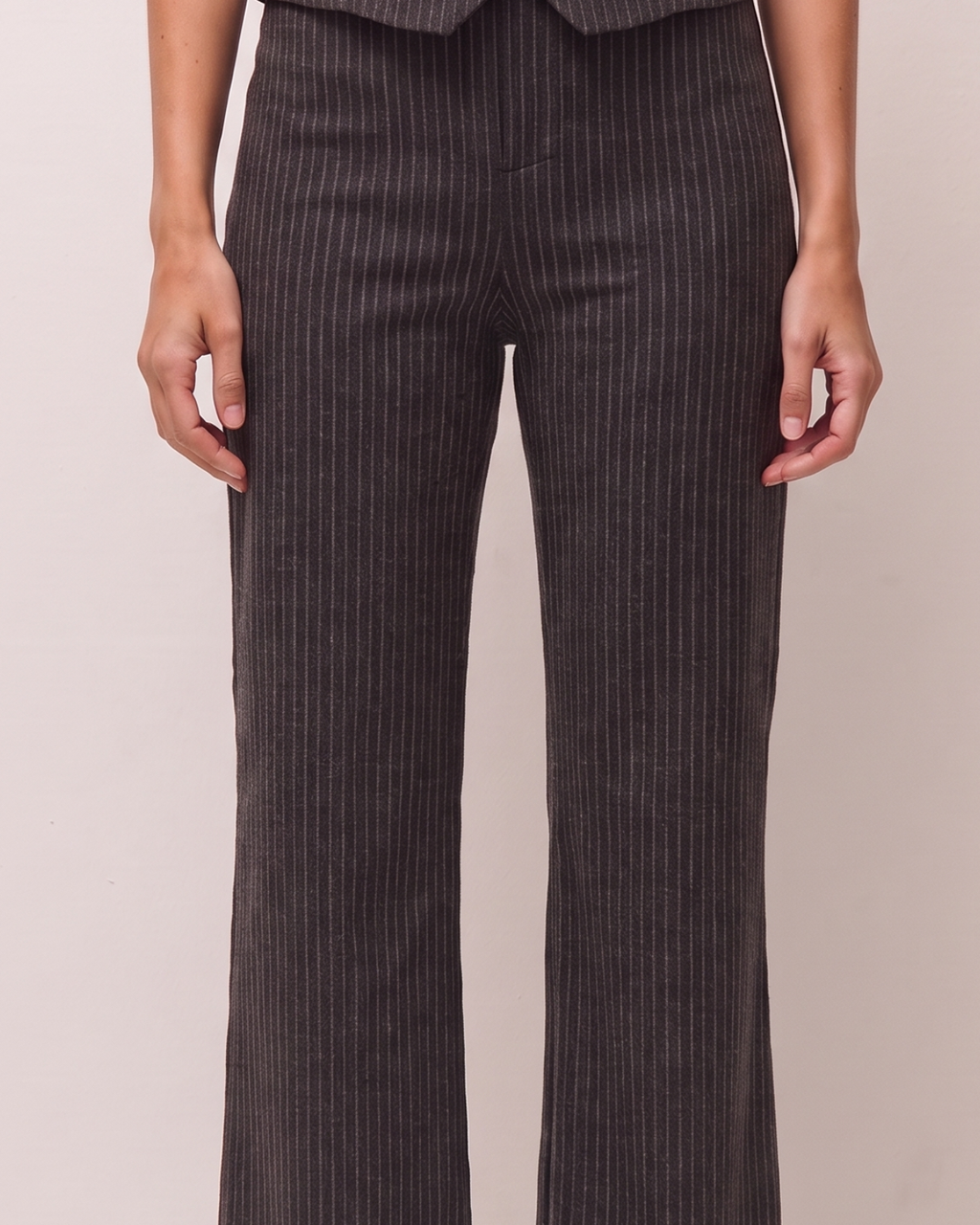 Pantalón entallado raya diplomática