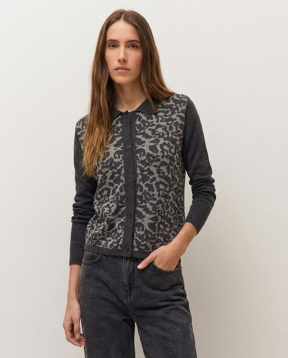 Rebeca con un jacquard de animal print