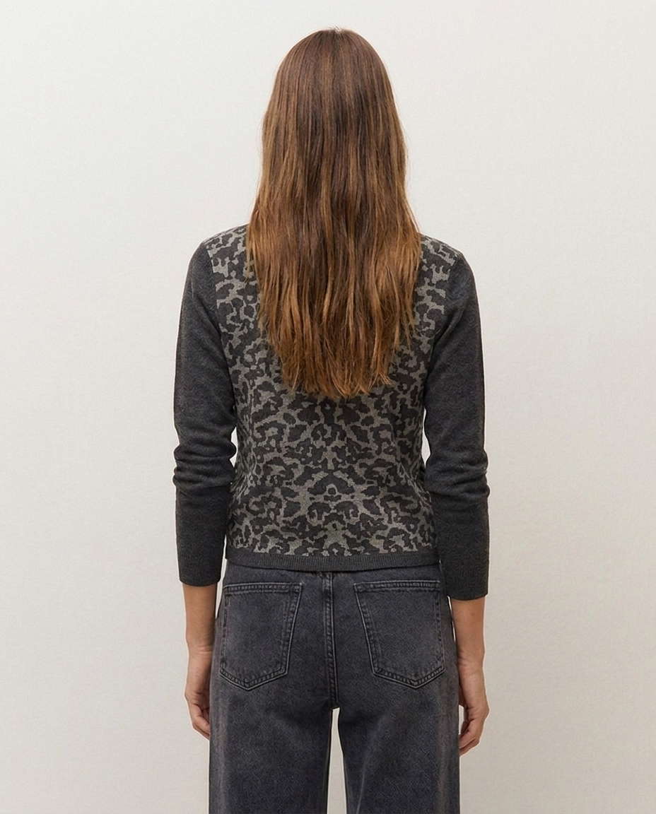 Rebeca con un jacquard de animal print