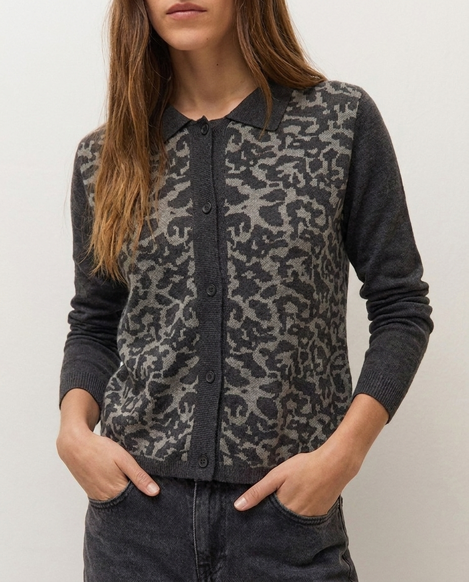 Rebeca con un jacquard de animal print