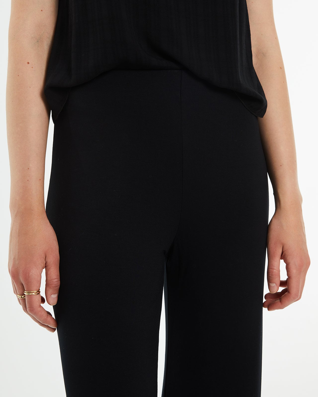 Relaxed fit wide-leg trousers with pockets