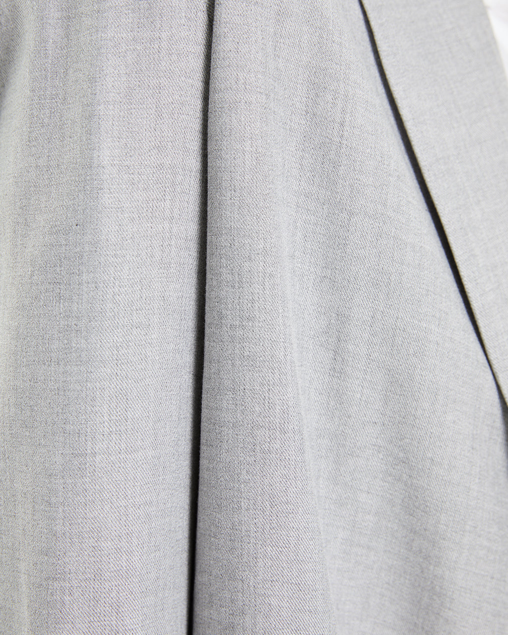 Americana gris con solapa con cierre botón