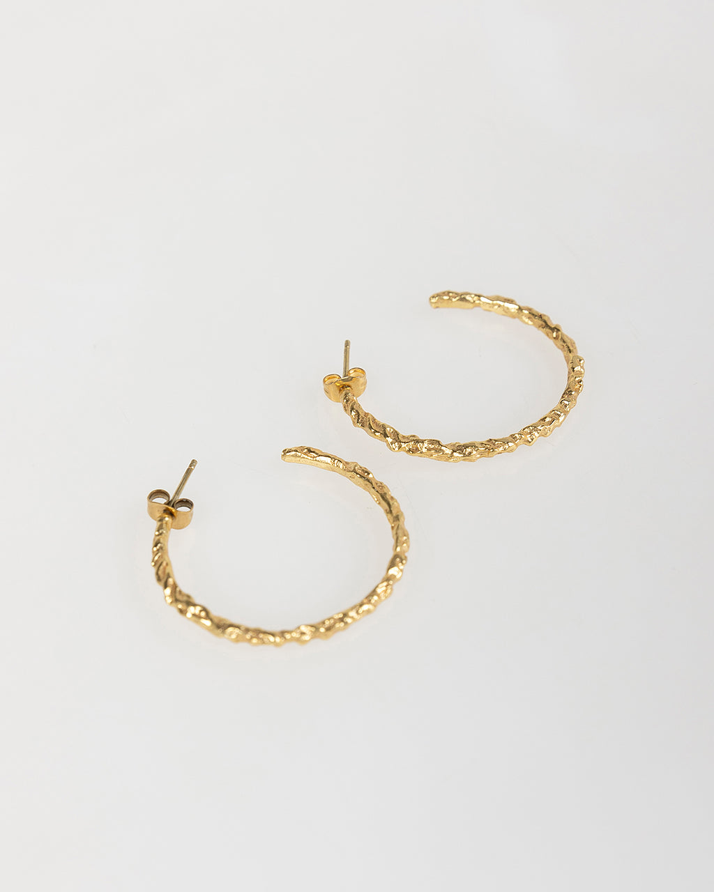 Hoop earrings with relief