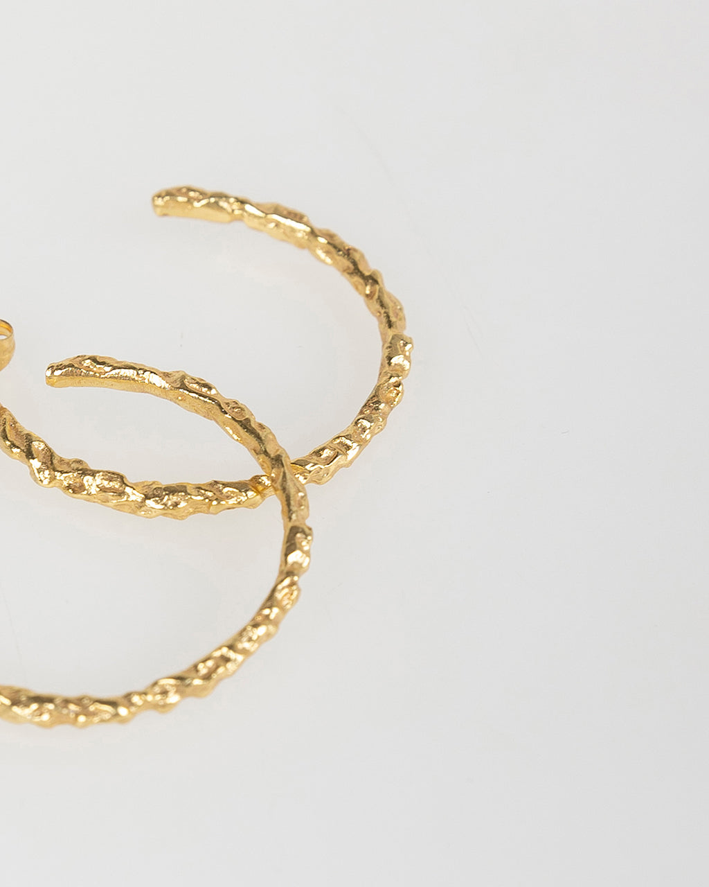 Hoop earrings with relief