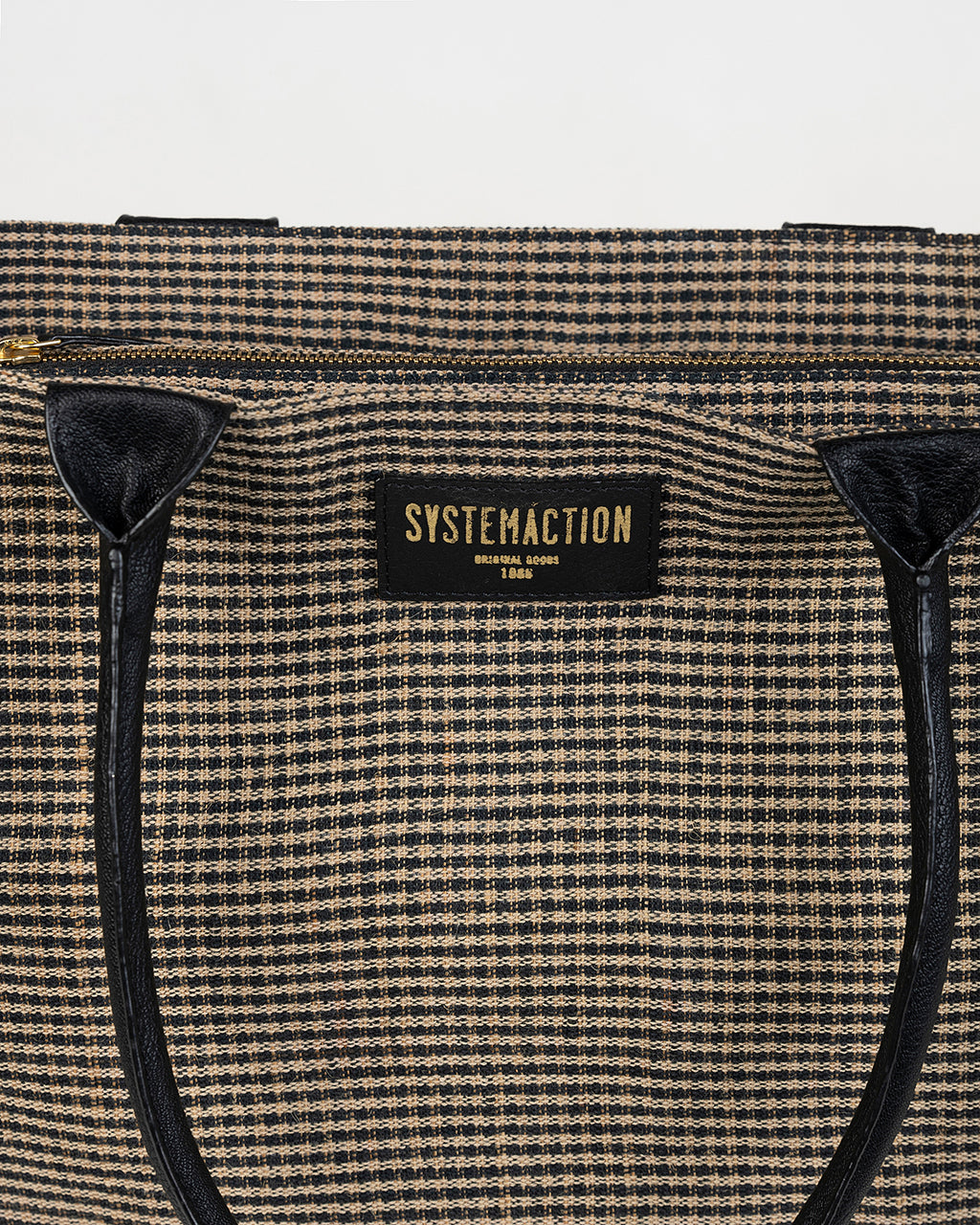 Checkered bag with contrasting handle