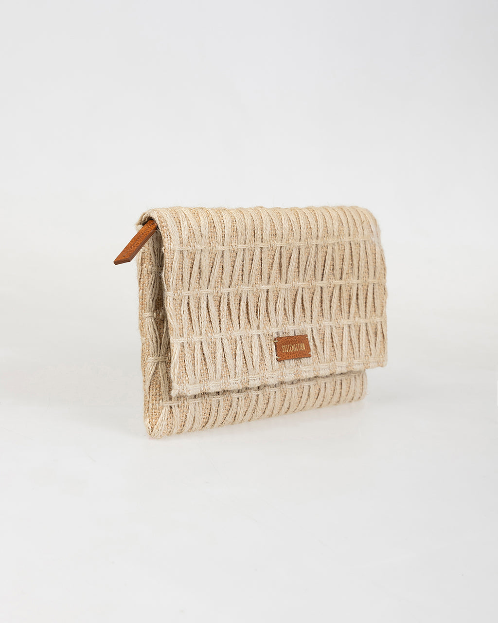 Braided raffia handbag