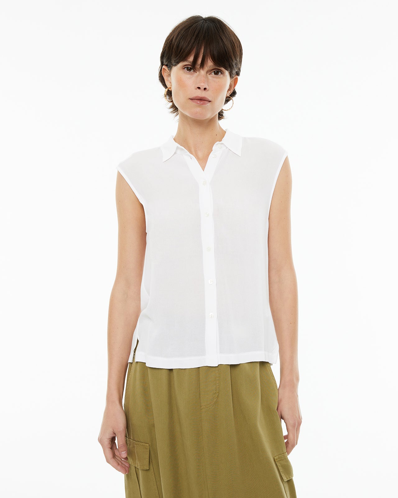 Oversized sleeveless flowing shirt