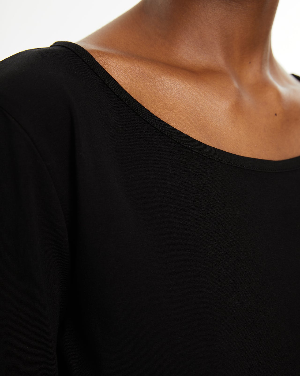 T-shirt basique ajusté à manches longues