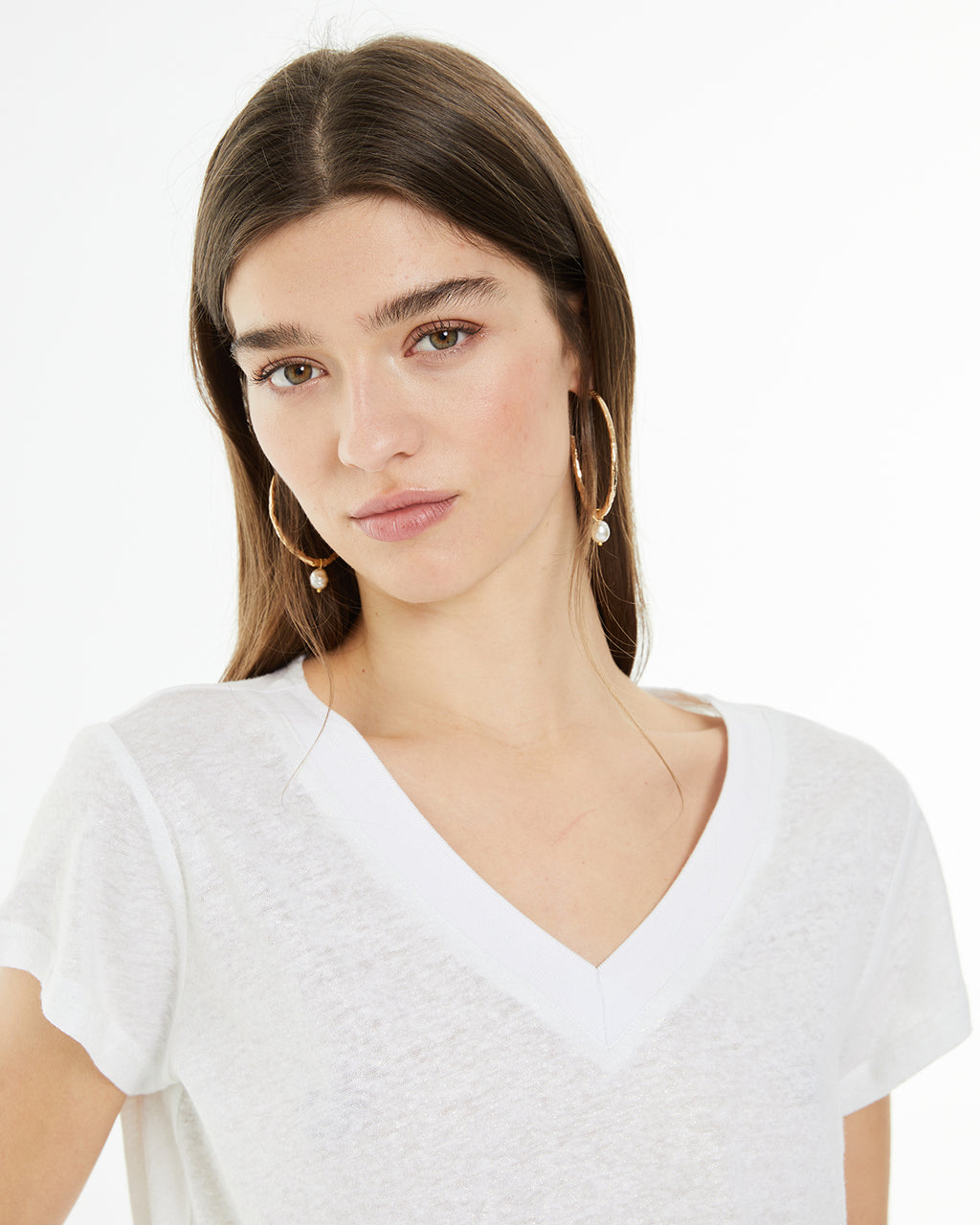 V-neck linen t-shirt with fancy strip detail