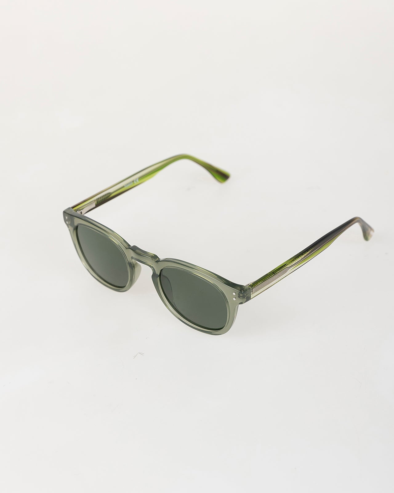 Gafas de sol con montura verde