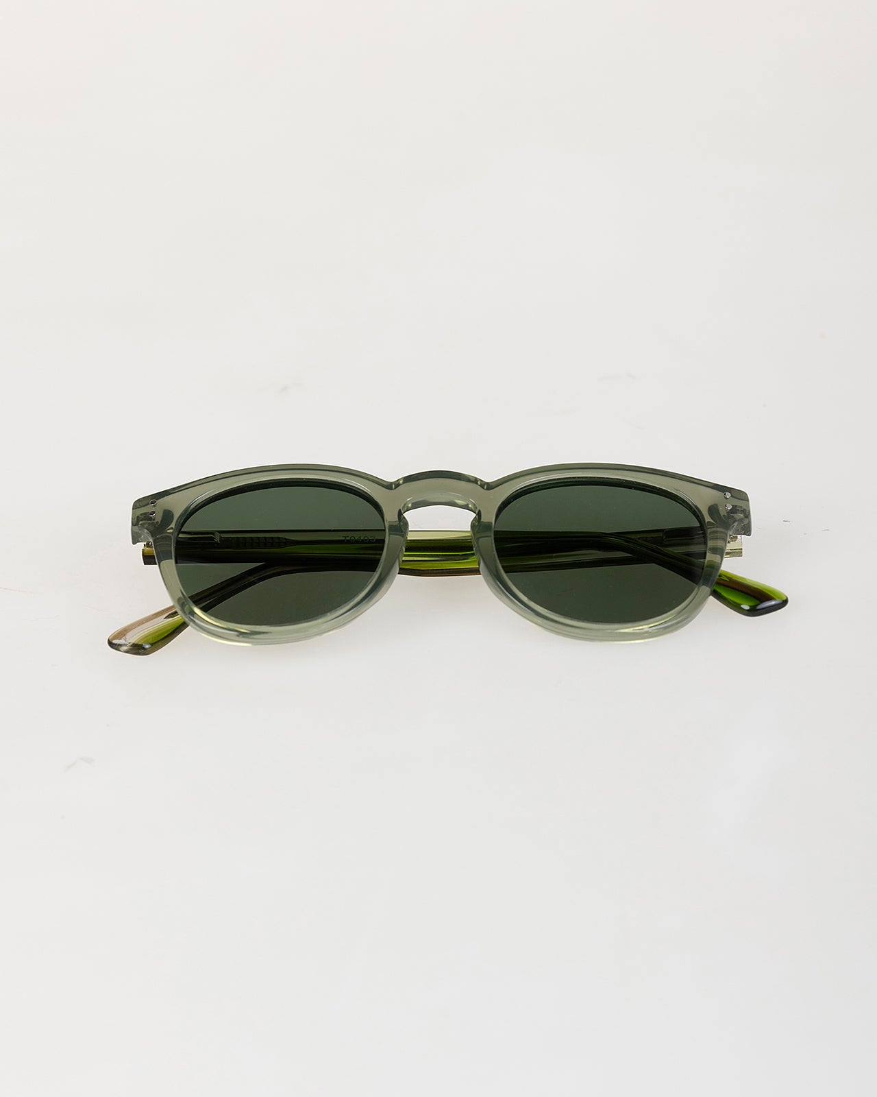 Gafas de sol con montura verde