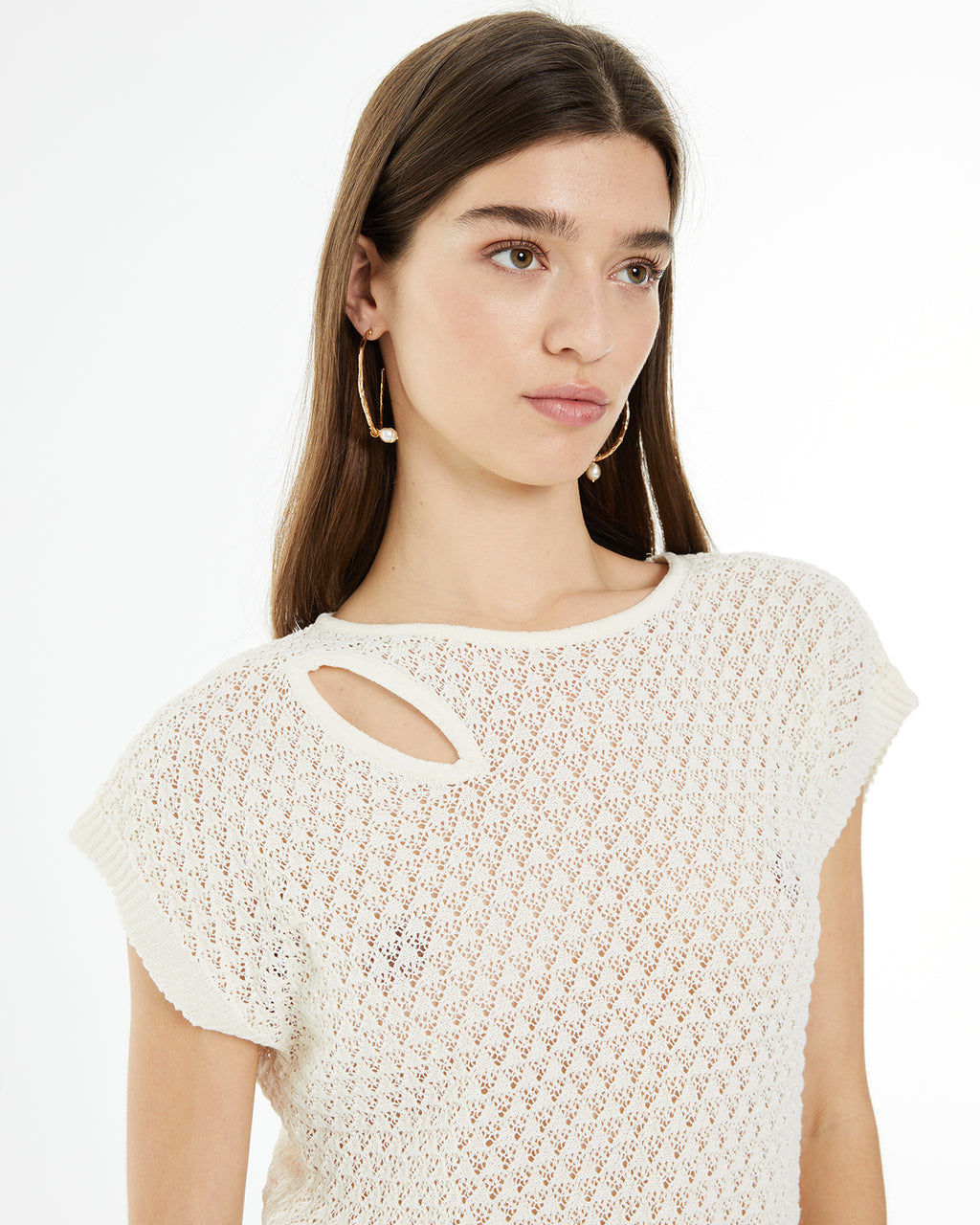 Short-sleeved openwork jersey with cut-out detail on the shoulder