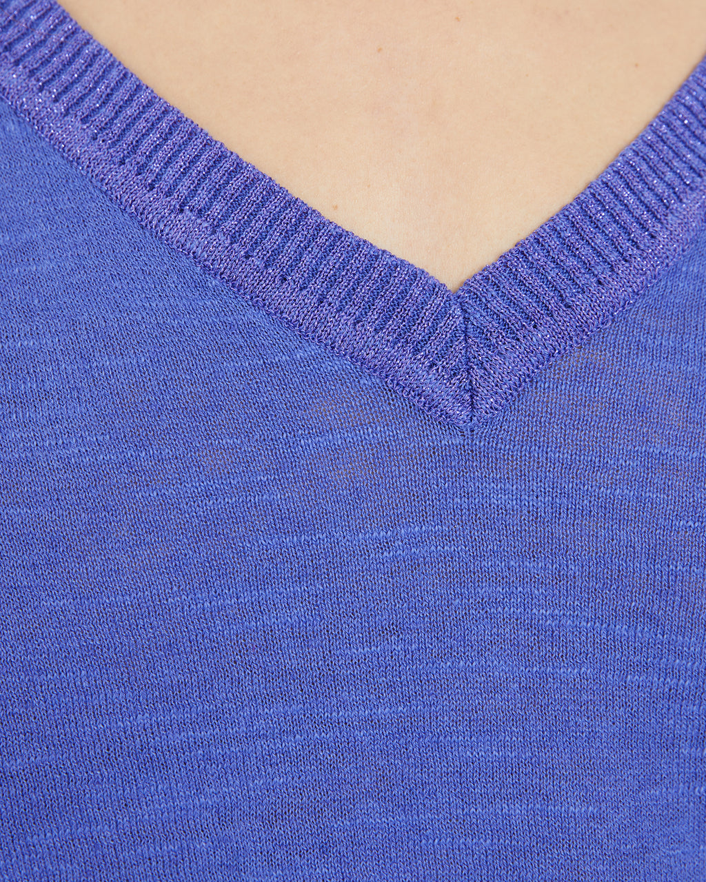 Short-sleeved V-neck sweater with neckline strap detail