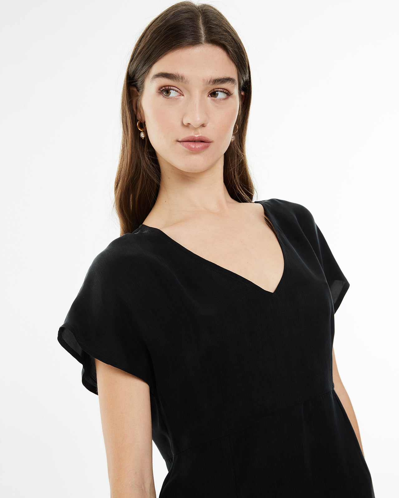 Robe courte en cupro à larges bretelles