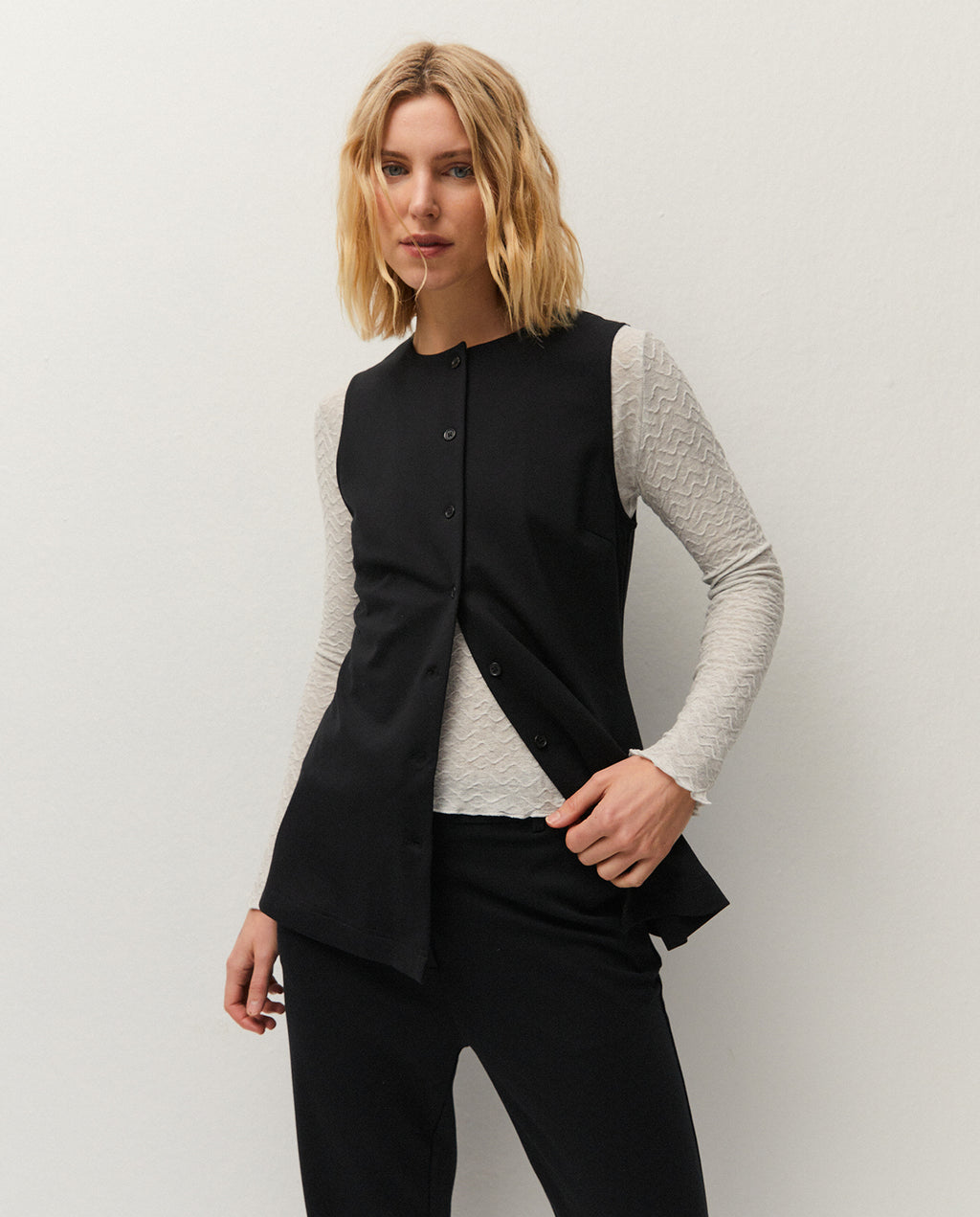 Chaleco con cuello caja