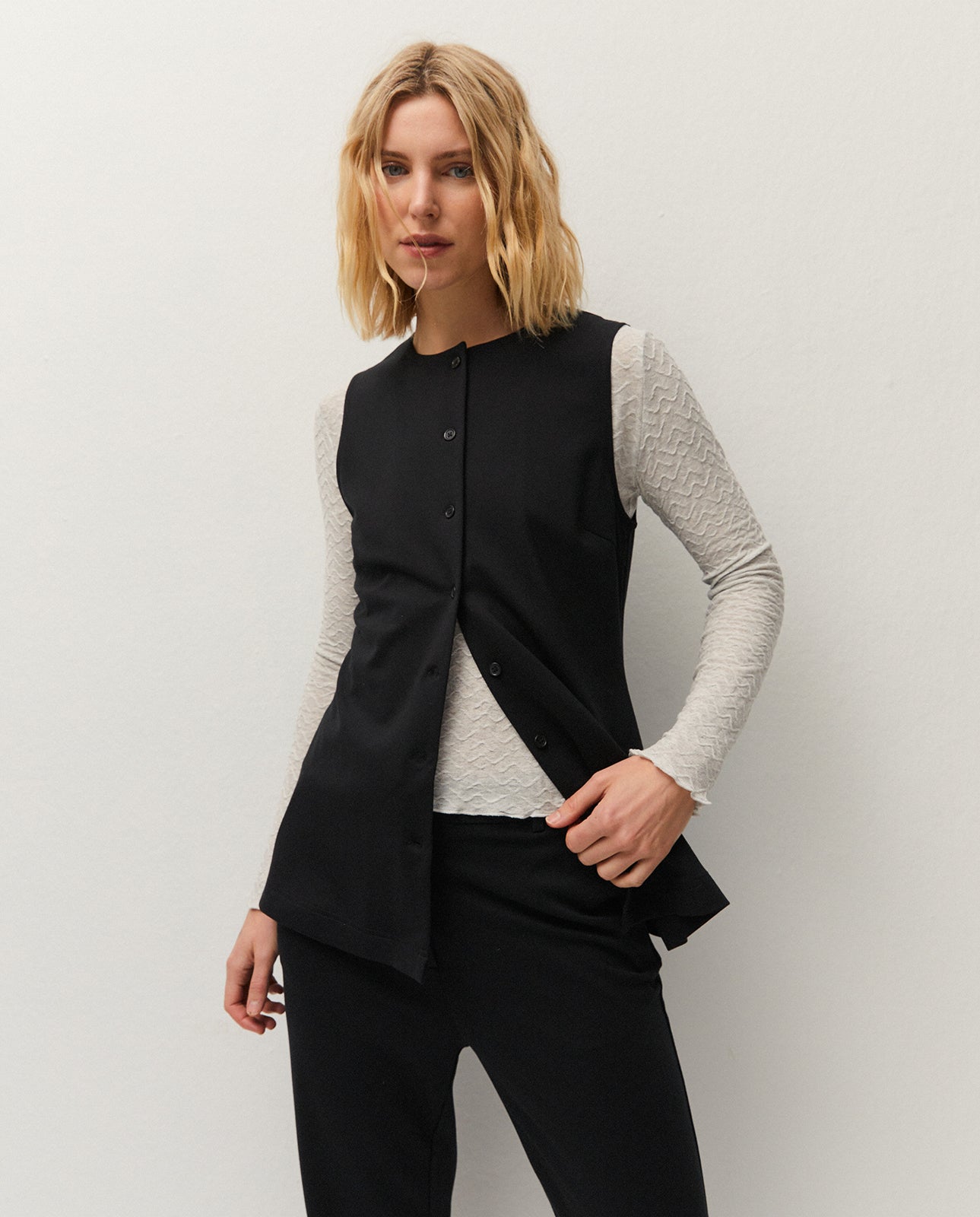 Chaleco con cuello caja