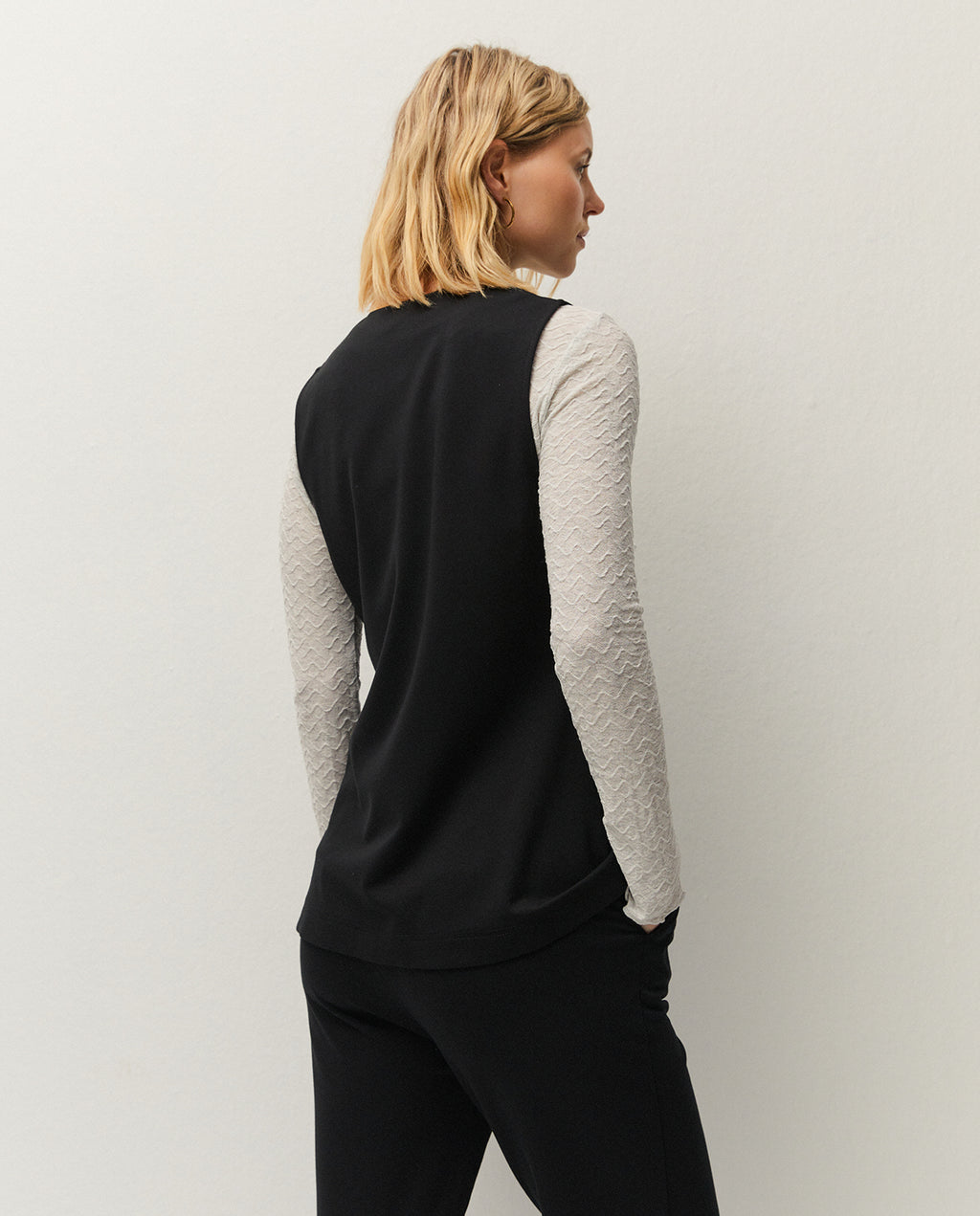 Chaleco con cuello caja