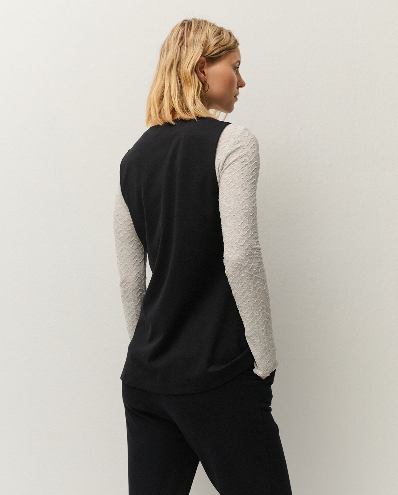 Chaleco con cuello caja