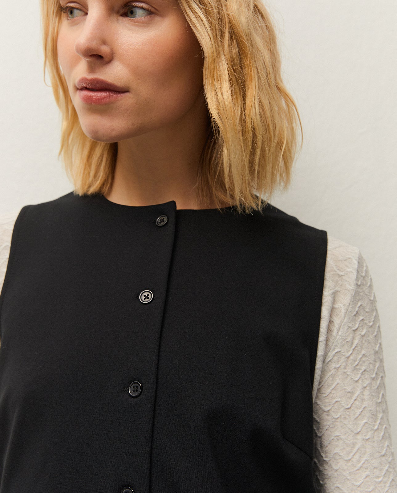 Chaleco con cuello caja