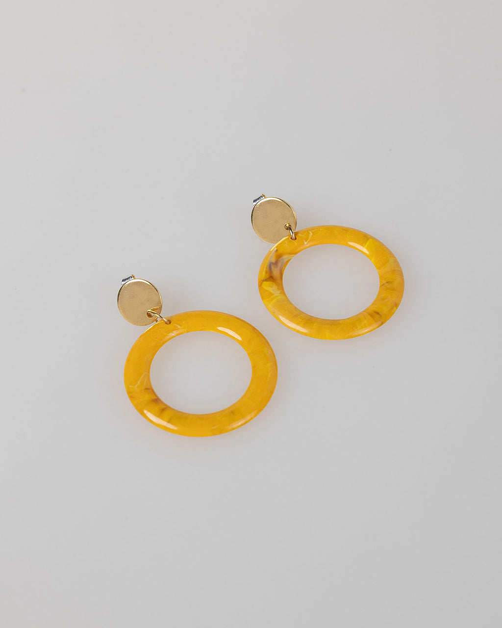 Pendientes amarillos