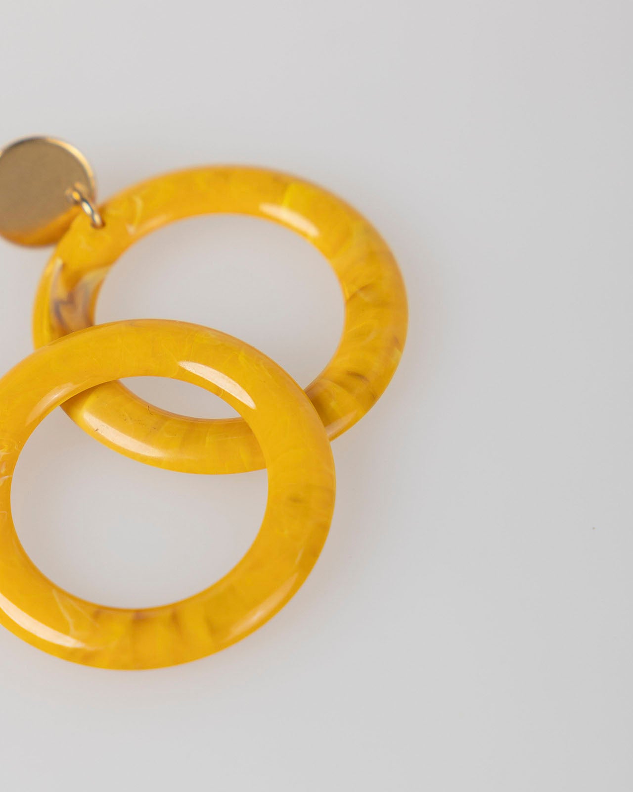 Pendientes amarillos