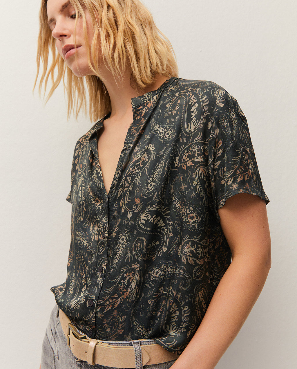 Camisa estampada escote mao