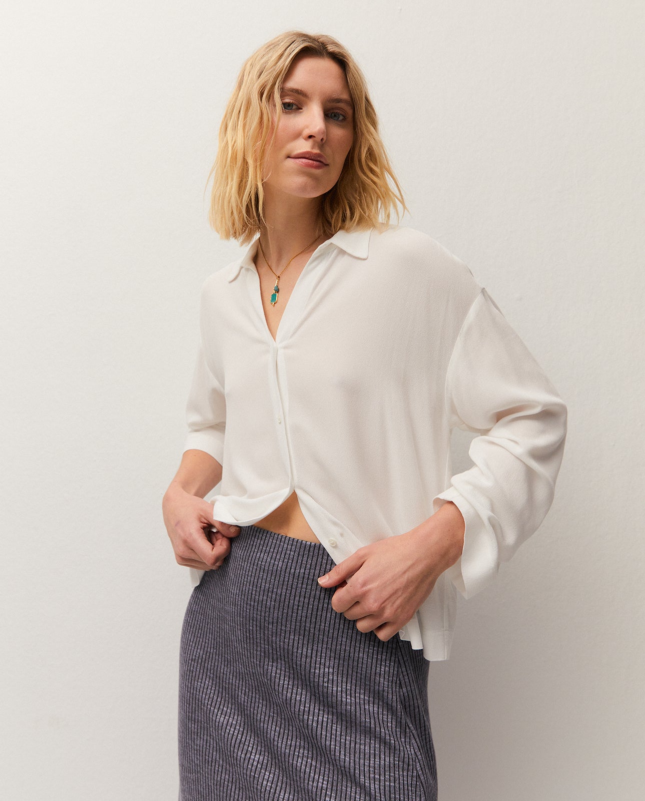 Camisa básica cuello camisero