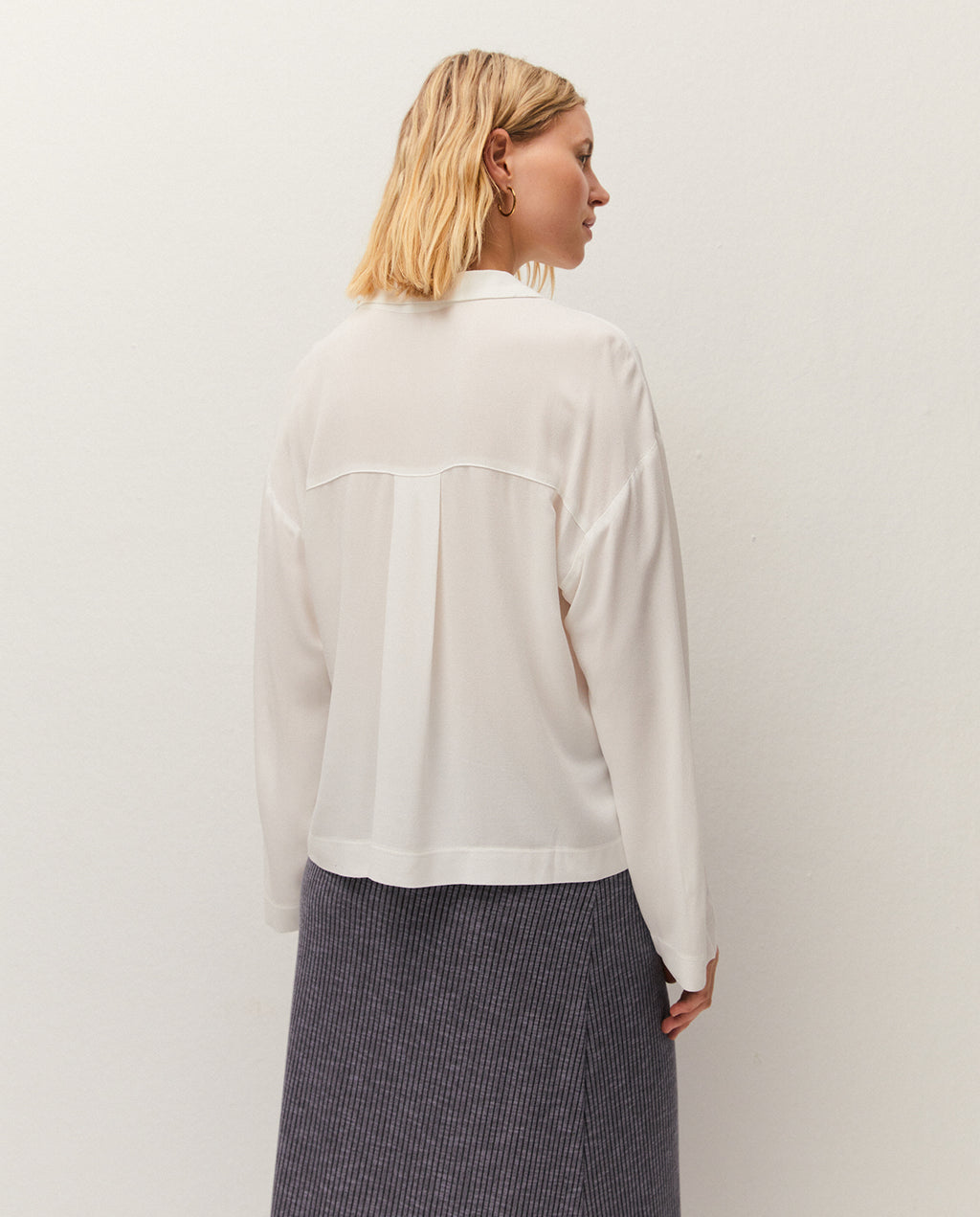 Camisa básica cuello camisero