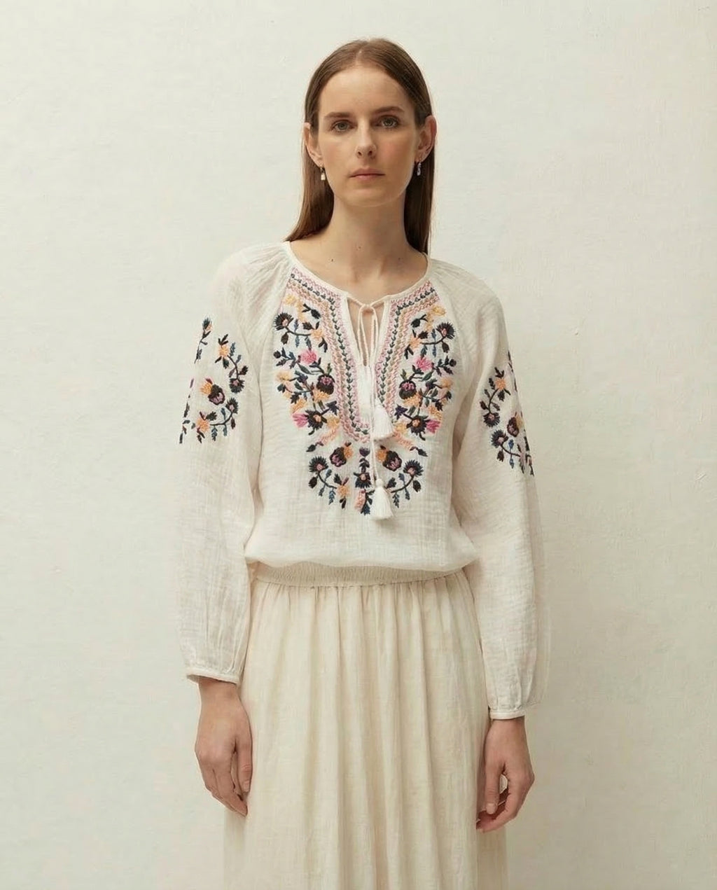 Camisa bordada escote mao