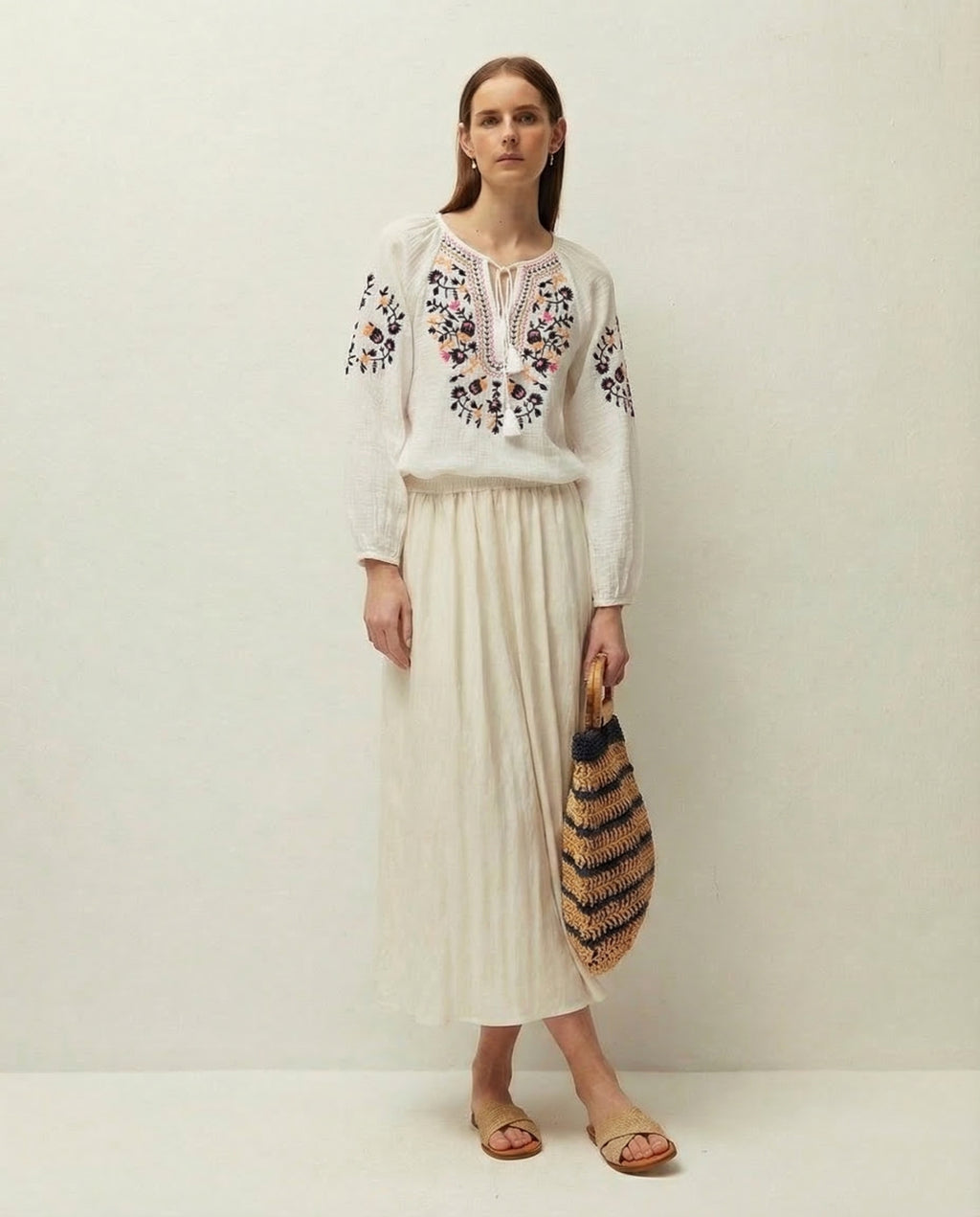 Camisa bordada escote mao